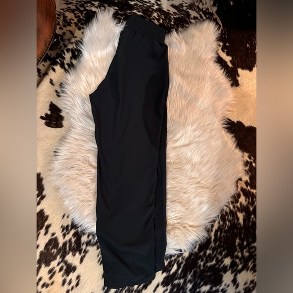 SPANX® On the Move
Tapered Pant - Picture 8 of 9